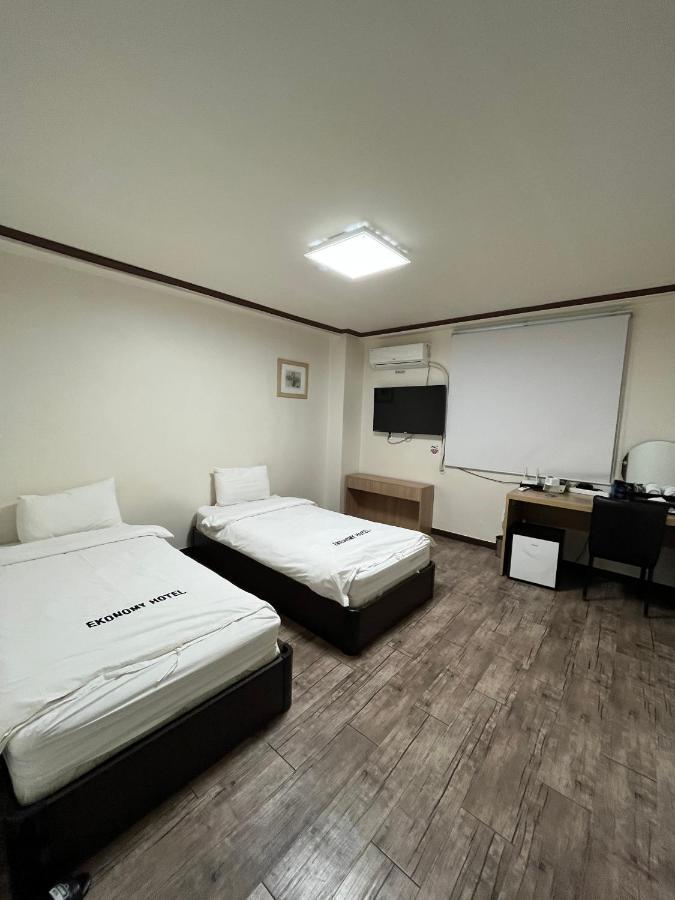 Ekonomy Hotel Mokpo Exterior foto